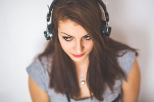 Ecoute au casque de la musique