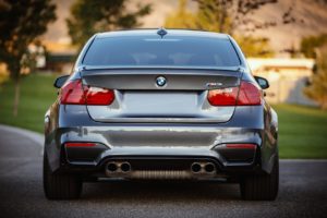 Carrosserie : Conseils & astuces pour venir à bout des griffes et rayures